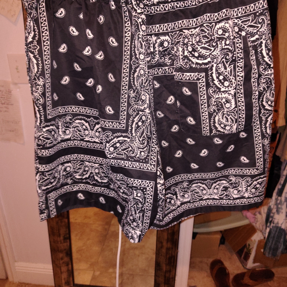Black and White Paisley Shorts Swim Or Athletic Mens Med Small Mint New 🆕 Rare